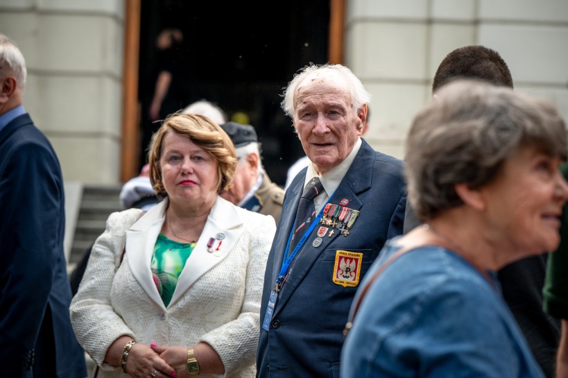 54694865561 18f43c8c1ek