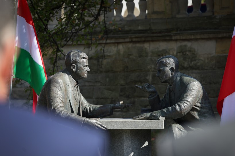 2025.09.18   uroczystosc przed pomnikiem henryka slawika i jozsefa antalla seniora  