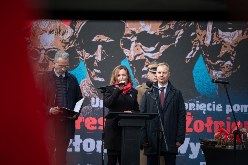 odsloniecie pomnika w braniewie  fot. barbara jamrocha  udskior
