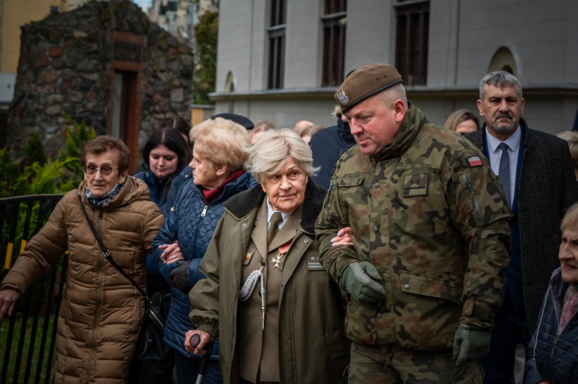 odsloniecie pomnika w braniewie  fot. barbara jamrocha  udskior